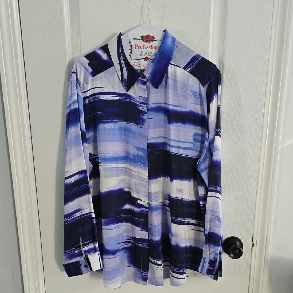 Chico's Women's Blue and White Abstract Button Down Shirt
